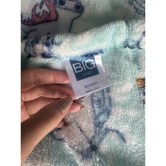 Disney The Big One Frozen Throw Blanket Elsa Blue Winter Olaf - Picture 2 of 5